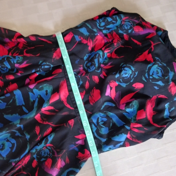 Hunter Bell Asymmetrical  Handkerchief Hem Floral Midi Dress - Picture 14 of 15